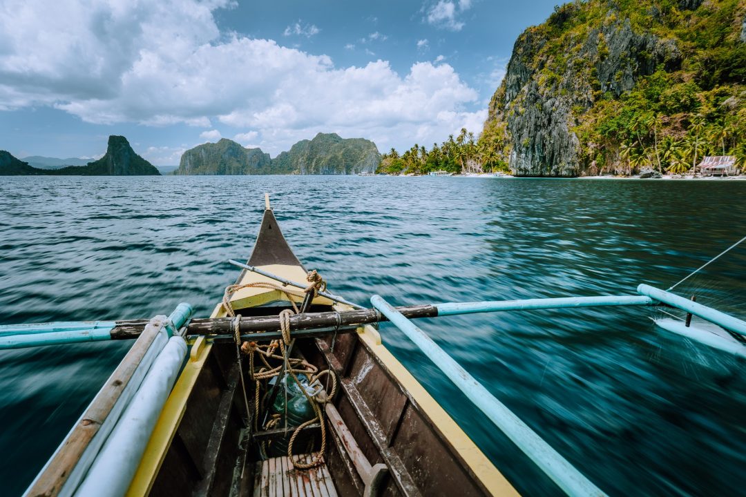 discover-exploring-el-nido-nature-reserve-in-the-province-of-palawan-with-fishing-boat-world-famous