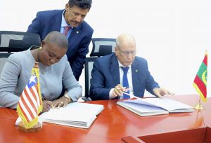 DG Glassco Liberia’s Fisheries Expert and Mauritanian Minister of Fisheries and Maritime Economy Mohammed Adidine Mayif signing the MoU